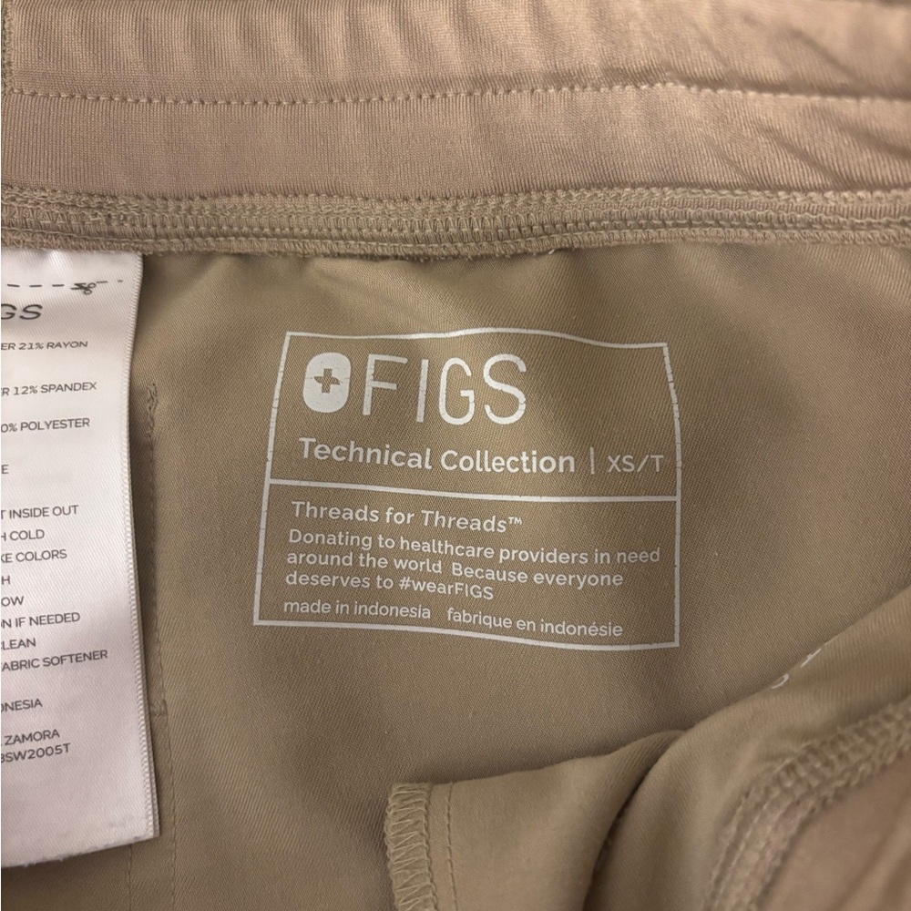 Figs Women's Zamora Joggers in Latte - Picture 4 of 4